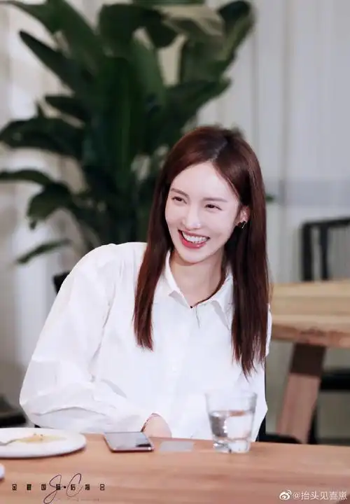 金晨肺活量#《完美的夏天2》来了, 明明打扮那么优雅,性格却超有梗