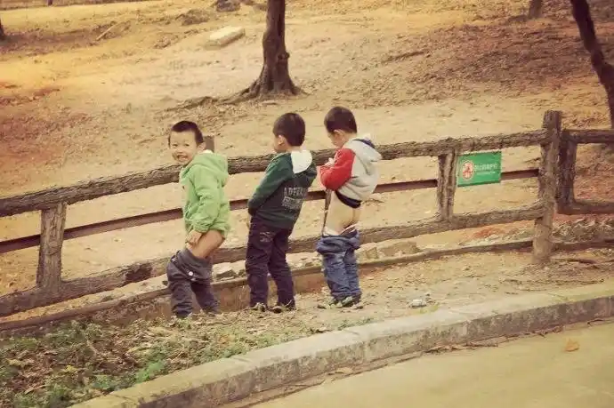 追忆童年趣事过不一样的六一儿童节还记得你的童年生活吗