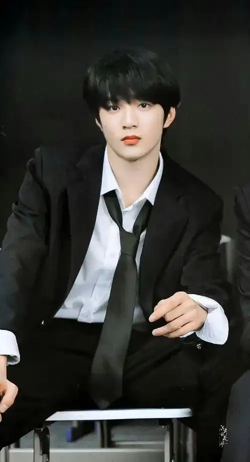 刘耀文理想之途概念海报#刘耀文西装造型小合集9615矜贵帅气