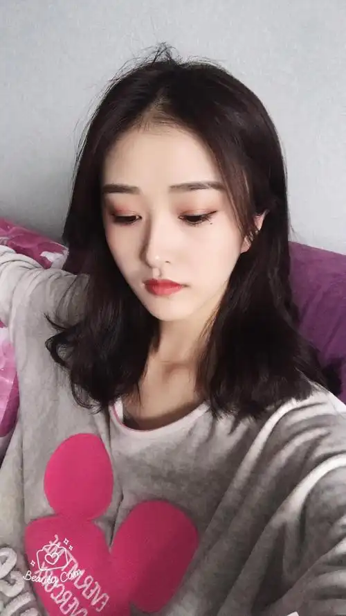 校花美女王楠天津师范大学表演系年龄19岁身高165体重45kg