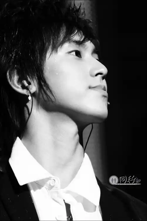 818一个年仅20的极品腹黑人才——东方神起队长郑允浩