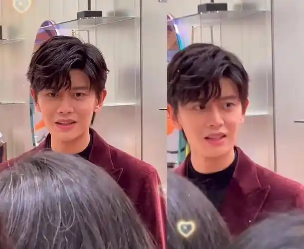 178cm任嘉伦出席活动,穿5cm增高鞋仍瘦小,听不懂英文太尴尬!