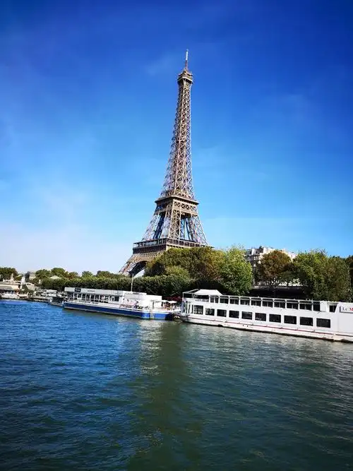 其它 塞纳河畔 写美篇 每一个去过法国巴黎的人总不会错过塞纳河,如同