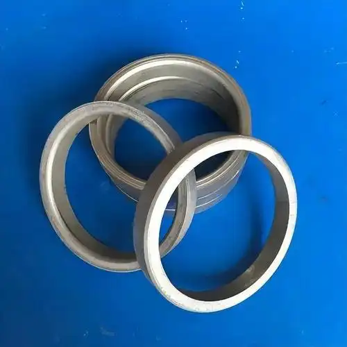 目前,一般工艺用离心泵的密封普遍采用铸铁或