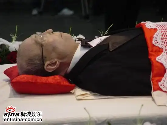 图文:著名演员陈述追悼会--陈述遗容安详如睡