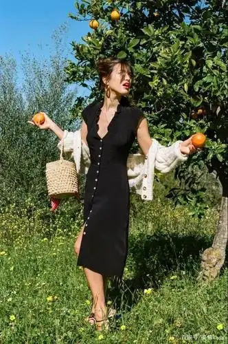 2021春天穿搭套路:奶奶衫 裙子,温柔气质太美了,提升气质100%