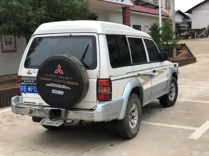 低价2010年四驱三菱吉普
