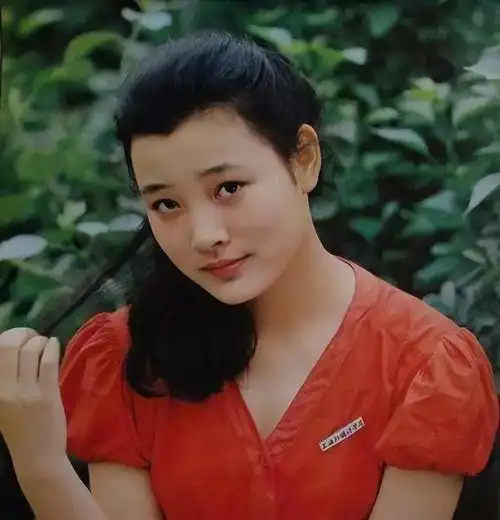 陈冲:我一生获奖无数,曾弃养双胞胎养女,如今亲生女儿哈佛毕业