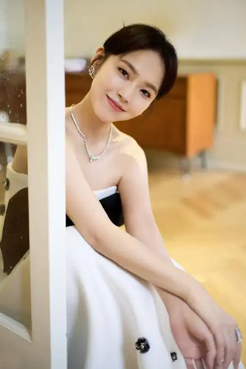 张佳宁获最受传媒关注新人女演员