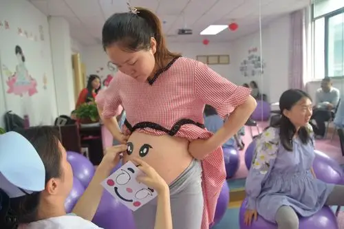 大悟县中医院孕妇学校——肚皮彩绘