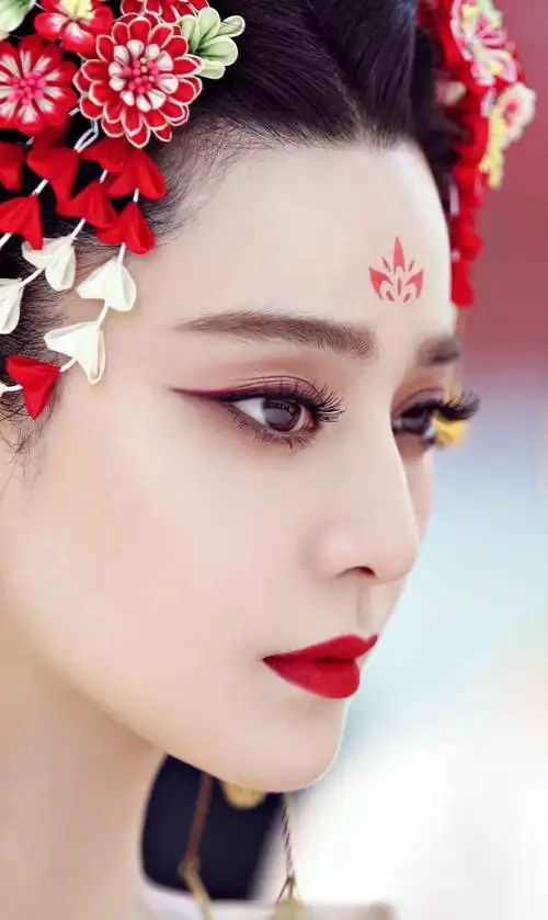 15大古装女星,眉心一点红妆容,有人娇滴滴?有人雍容华贵?