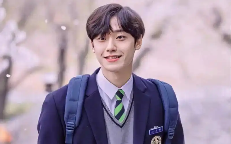 没有人能够逃过李到晛的笑容和五月的青春