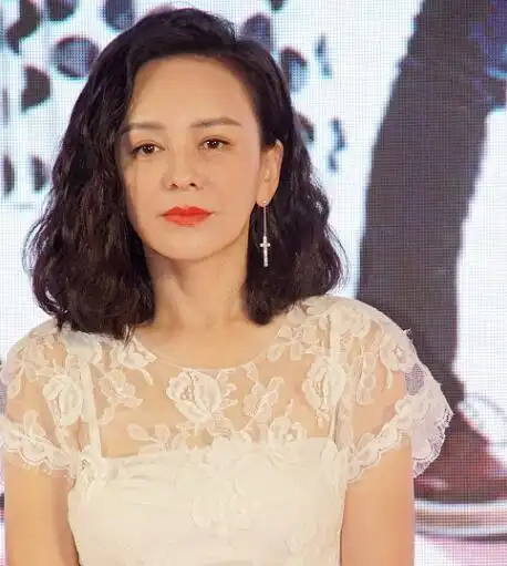 48岁王琳短发造型太吸睛!美貌丝毫不属于当年"雪姨"气质!