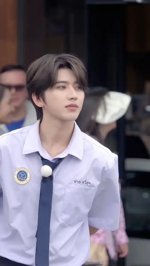 清纯又可爱我狂舔#奔跑吧蔡徐坤#cxk#奔跑吧校服路透