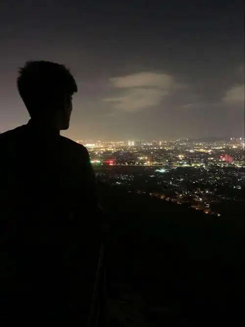 15,我这一生饮过的酒,流过的泪,都不及你转身离开时带来的苦涩让我