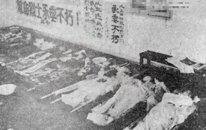 重庆武斗上万群众使用坦克,大炮,军舰:1977年8月18日文革结束