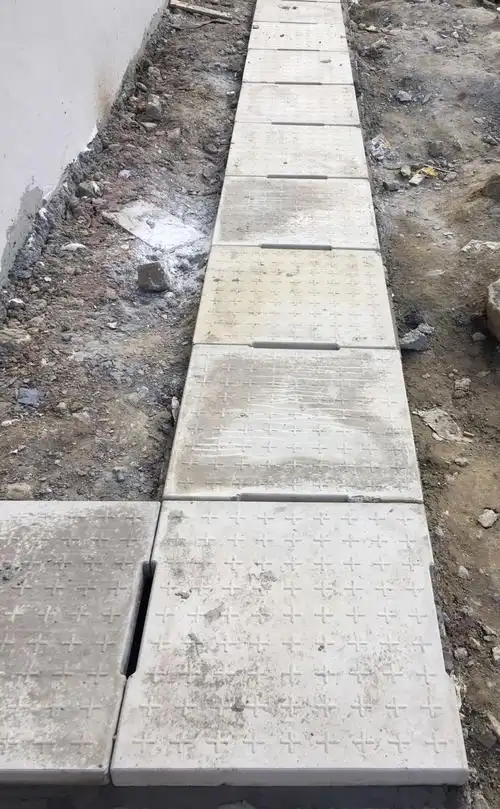 4#楼散水沟盖板安装