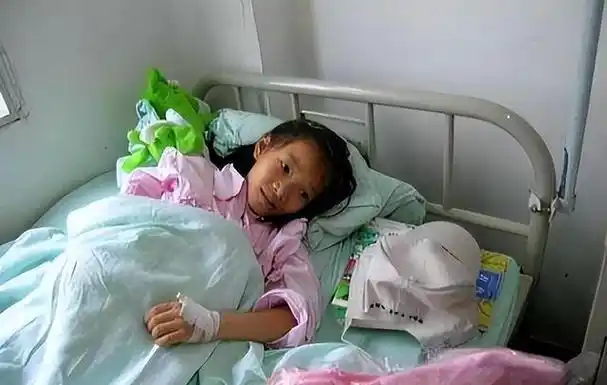 回顾:8岁女孩身患白血病,为了不拖累养父,自己安排后事