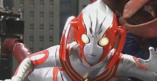 她是第一位女奥特曼是位柔情似水的女战士却有着恋情黑历史