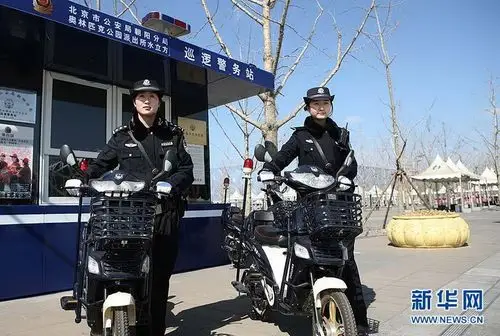 3月15日,女巡警出警巡逻.