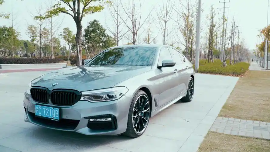 bmw而立之年的礼物2018款宝马540i石青色轻度改装