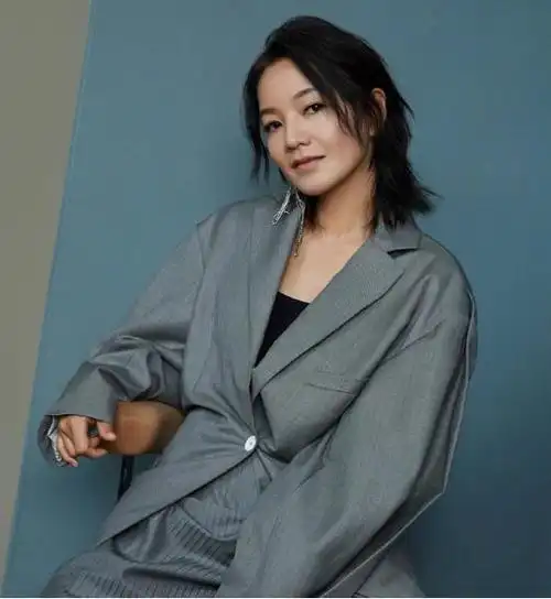 阿雅最近画报照曝光高清镜头下雀斑明显这才是40岁真实的样子