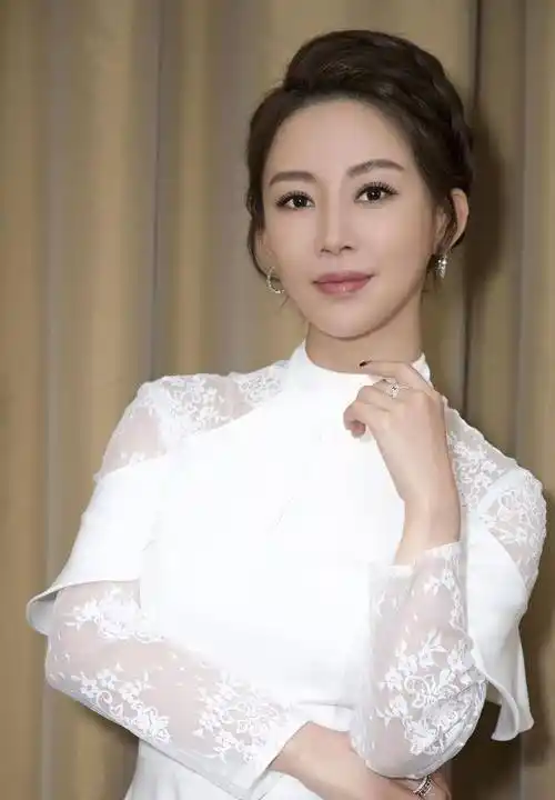 九球天后潘晓婷美回18岁幕后故事?