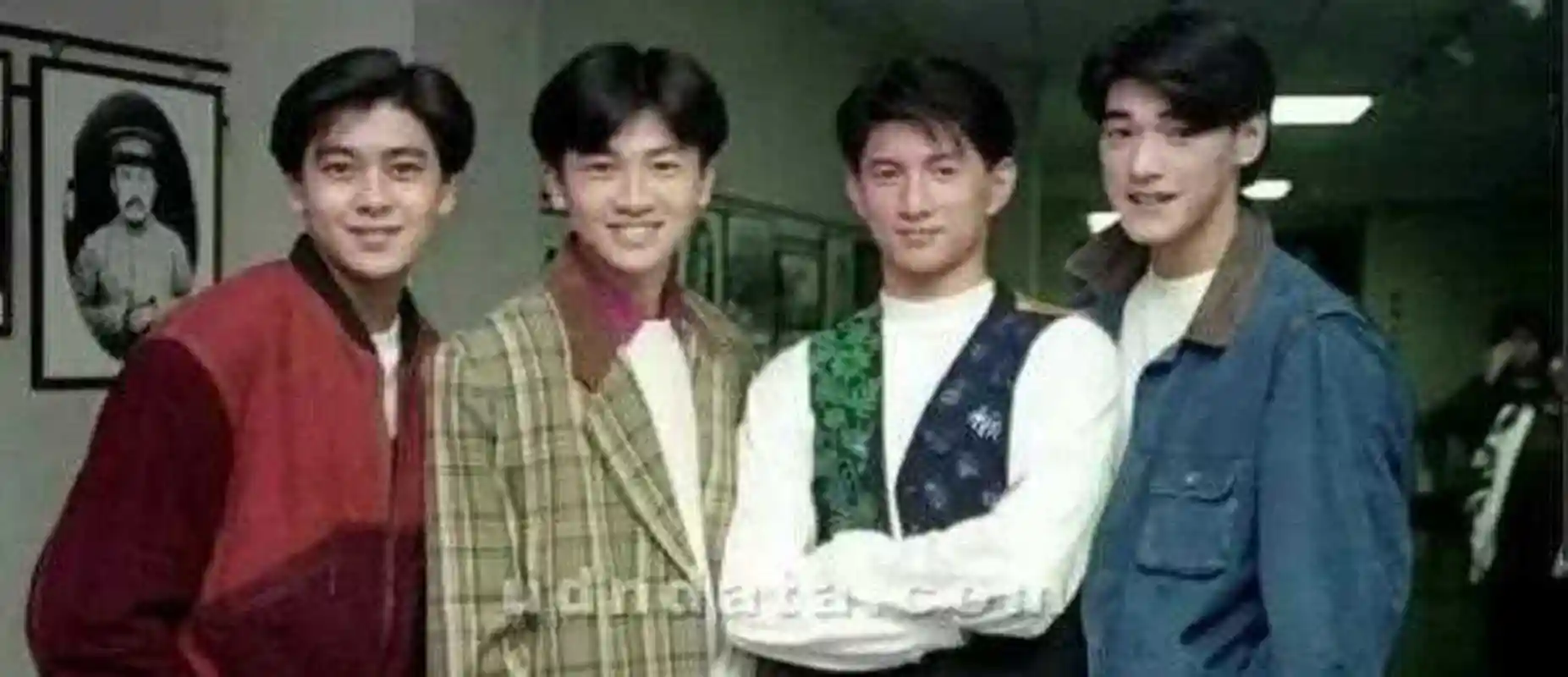 台湾四小天王年轻时候的合影,我觉得林志颖最帅,你觉得呢?[囧]