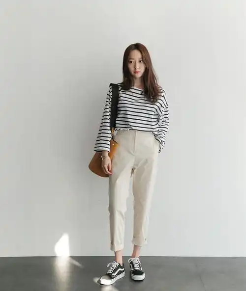 白色裤子配什么衣服时尚搭配妙招让你轻松做女神白裤子搭配什么鞋子