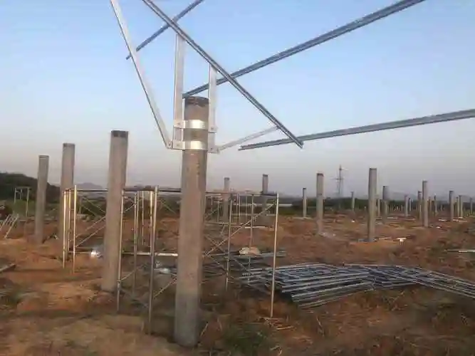 5米混凝土高桩光伏支架与板安装-鱼泡网