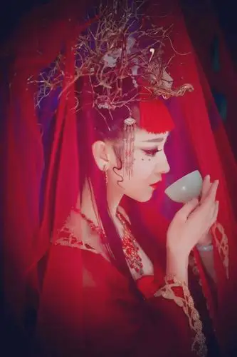 古风图片女子红衣凄凉金宵嫁衣未脱罢