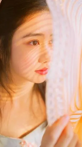 阳光俏皮美女唯美养眼写真,高清桌面,手机锁屏图片-壁纸族