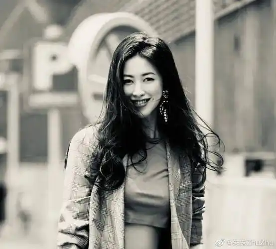 朱珠:当演员爆火出圈,当妈妈乘风而上_突破_马素芹_微博