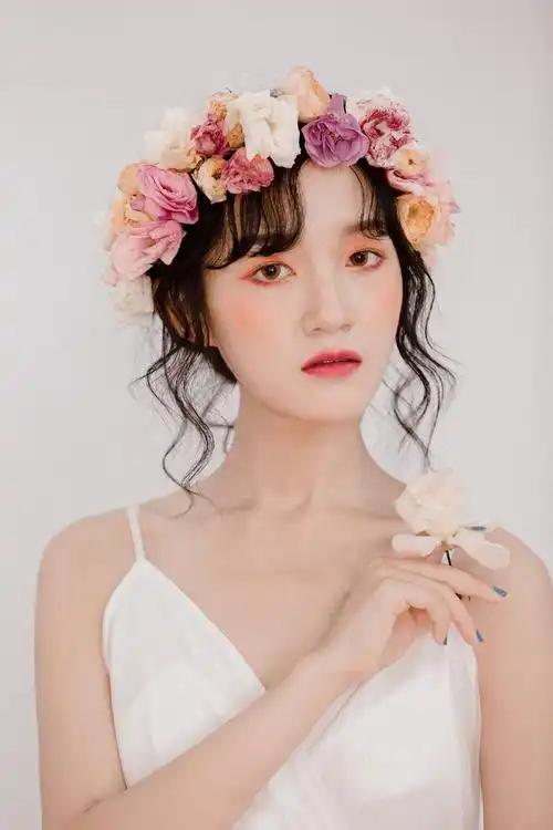 一组创意鲜花妆容图片