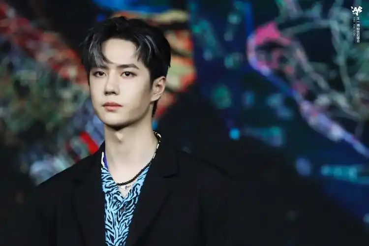 uniq-王一博 cr:logo