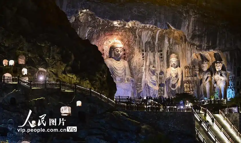 河南洛阳龙门石窟重启"夜游"