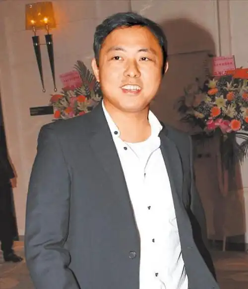 台媒曝纪晓波潜逃日本近况,富养吴佩慈,包机票食宿请朋友游日