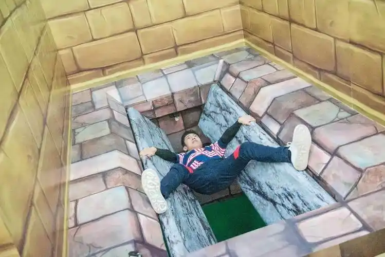 其实,从这个新密室可以看出来,《疯狂的麦咭》一直在求新求变,密室