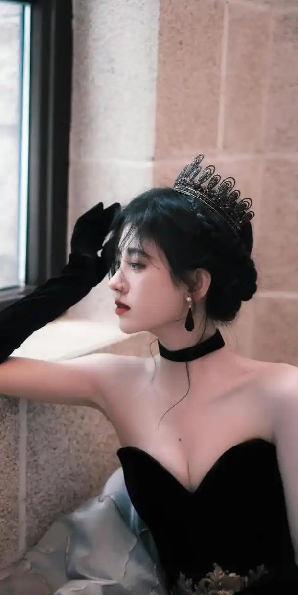 救命,鞠婧祎那颗锁骨下,胸口上上的痣真的绝美.鞠婧祎辣妹写真