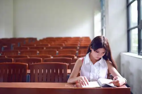 标题:学生时代的回忆______海怡