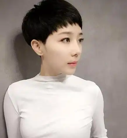 女生超短露耳碎发发型_短发发型_西子美发网