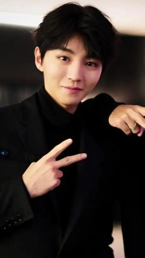 王俊凯自拍:冷静 优雅 克制 从容 成熟boy王俊凯他拍:93好了你承认