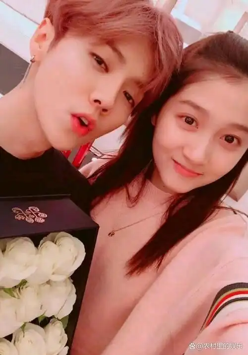 鹿晗与关晓彤:娱乐圈的甜蜜情侣,生日庆祝引发热议