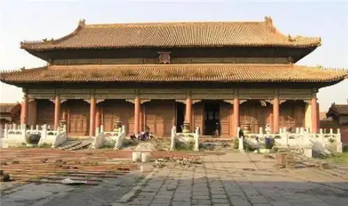 图案非常复杂,使用的也是沥粉贴金,寓意是多福多寿,像孝和睿皇后,孝静