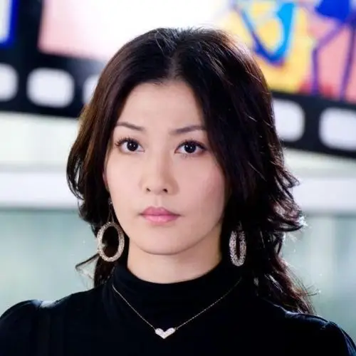 14岁替父还债出道,却因拒绝潜规则被雪藏!