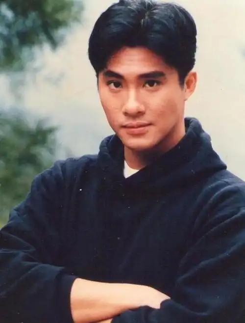 《大时代》丁蟹一家32年后现状,77岁郑少秋帅到老,四蟹变大叔!