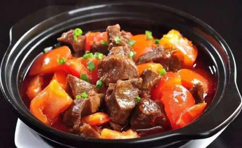 蒜香番茄牛腩煲,老爸的私房菜,牛肉软烂,酸爽开胃,老少皆宜