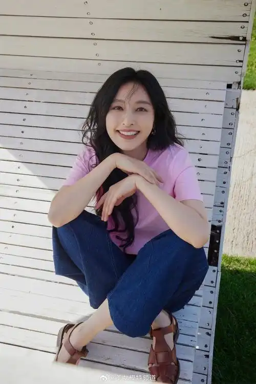 张俪多巴胺穿搭