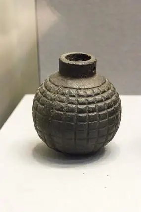 二战时期制造的铁制地雷展品