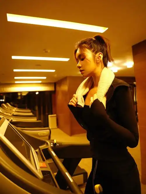 坚持6年健身使我自信自由左滑看美女